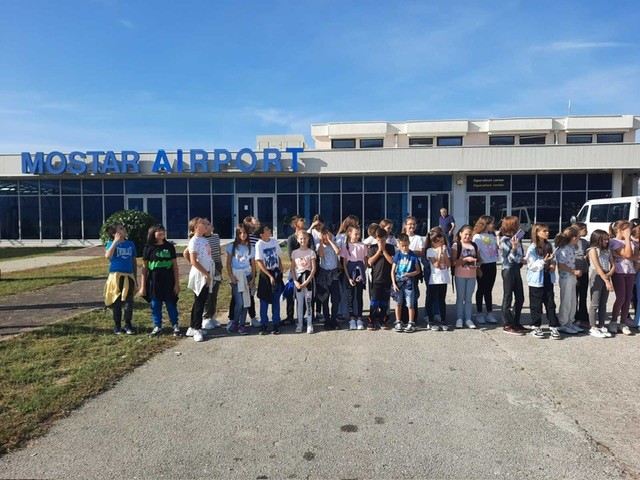 FOTO: Čapljinski učenici posjetili Zračnu luku Mostar
