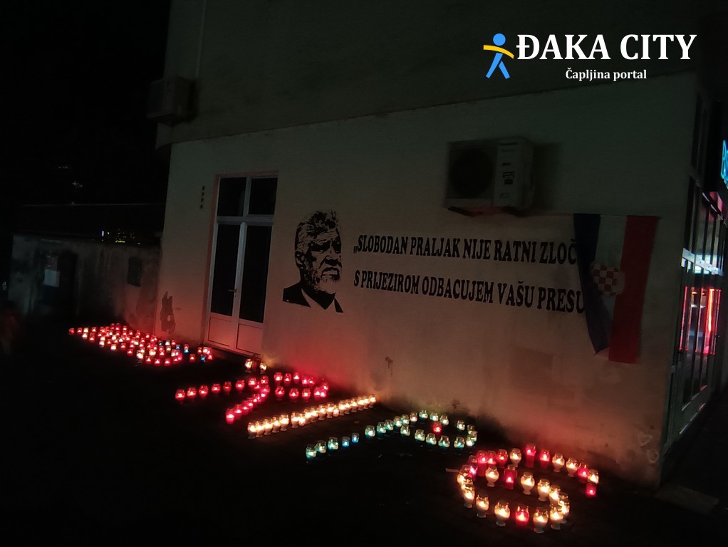 FOTO: Veliki broj žitelja Čapljine ispred murala generala Slobodana Praljka zapalio lampione povodom njegove šeste obljetnice smrti