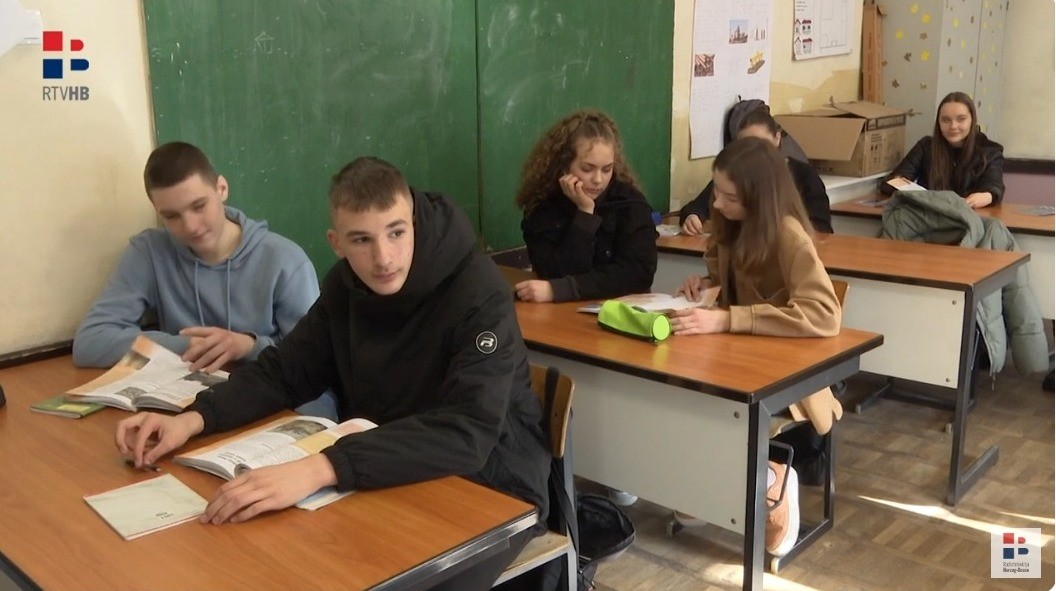 VIDEO: U Osnovnoj školi “Vladimira Pavlovića” u Čapljini zabrana mobilnih telefona na nastavi