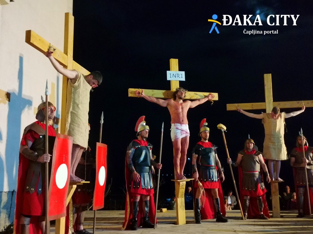 FOTO, VIDEO: Pasija, posljednji sati Isusova života, upriličeni u Domanovićima