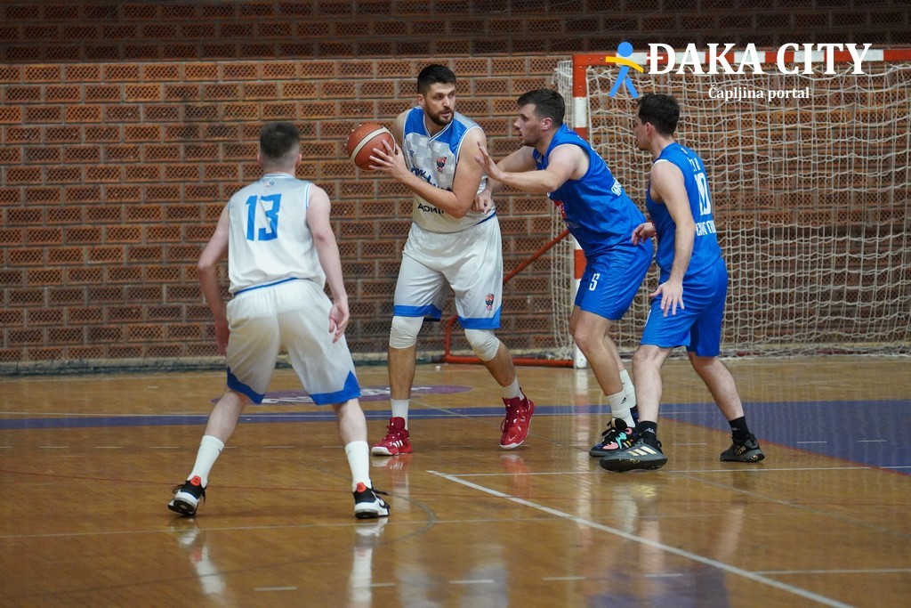 FOTO: Košarkaši Čapljine pobijedili košarkaške Gruda i poravnali rezultat u seriji, odluka o finalistima “pada” u Grudama